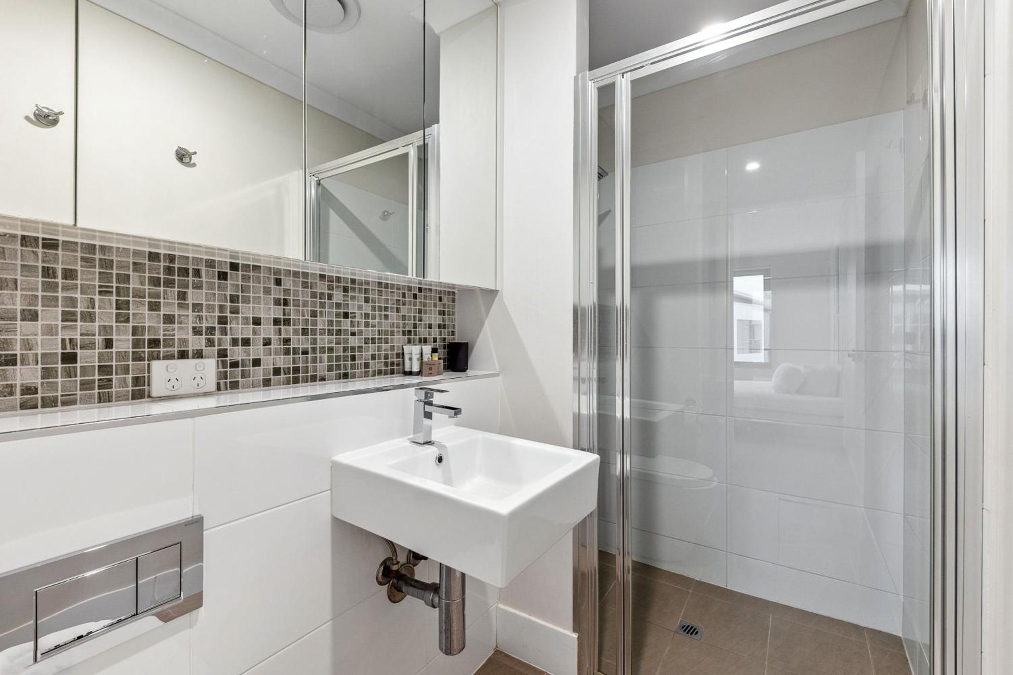 Yaran Suites Rockingham Exterior photo